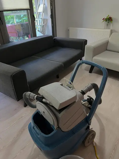 Antrasit köşe koltuk, yıkama sırasında — Bayraklı, İzmir