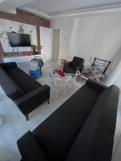 Siyah koltuk takımı — Bayraklı, Konak, İzmir