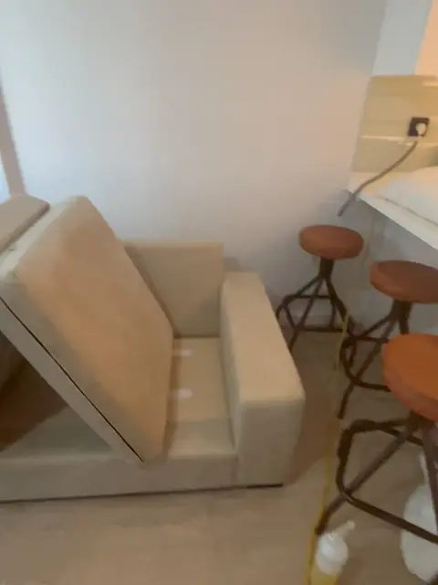 Bej köşe koltuk minderleri, kurumaya bırakılmış — Bayraklı, İzmir
