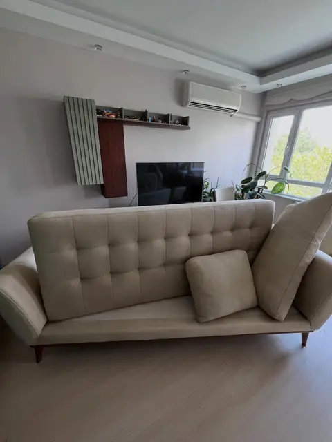 Krem kapitoneli kanepe — Karşıyaka, İzmir