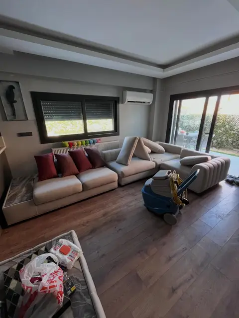Krem köşe koltuk, yıkama sırasında — Seferihisar, İzmir