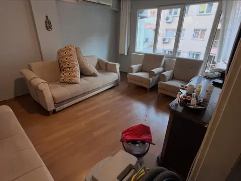 Krem kanepeler ve tekli koltuklar — İzmir