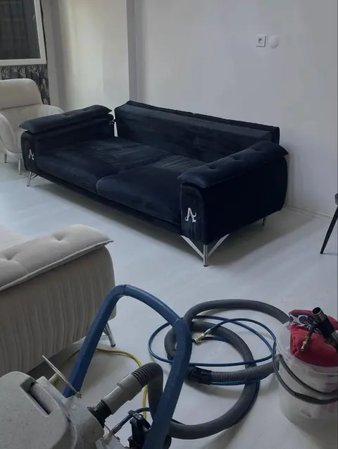 Lacivert kadife kanepe, yıkama sonrası — Bornova, Karşıyaka, İzmir