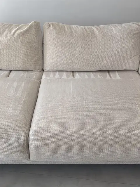 Krem kanepe minderleri, yıkama sırasında — İzmir